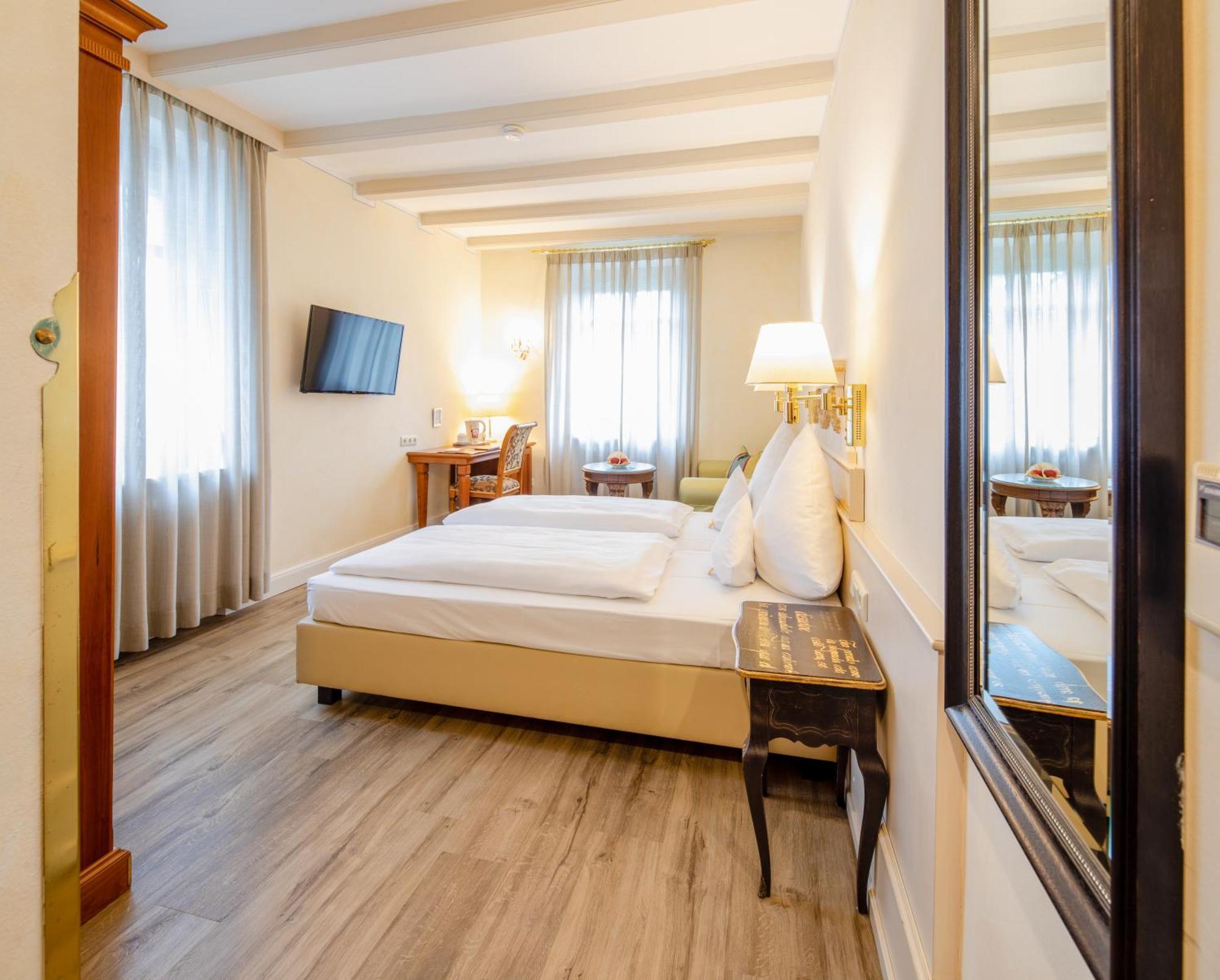 Simones Hotel Fuerstenhof 란츠후트 외부 사진