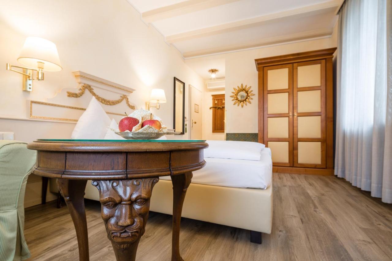 Simones Hotel Fuerstenhof 란츠후트 외부 사진