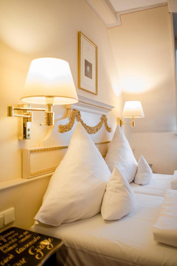 Simones Hotel Fuerstenhof 란츠후트 외부 사진