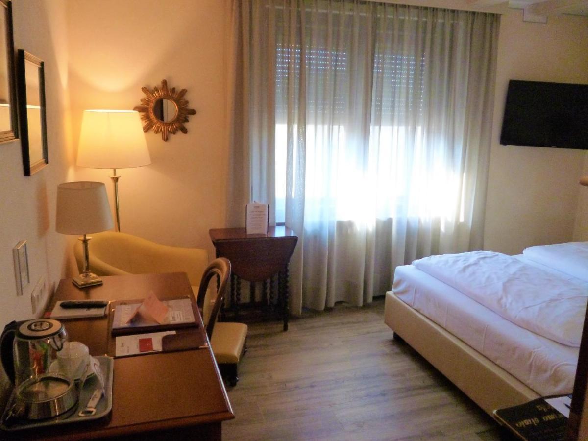 Simones Hotel Fuerstenhof 란츠후트 외부 사진