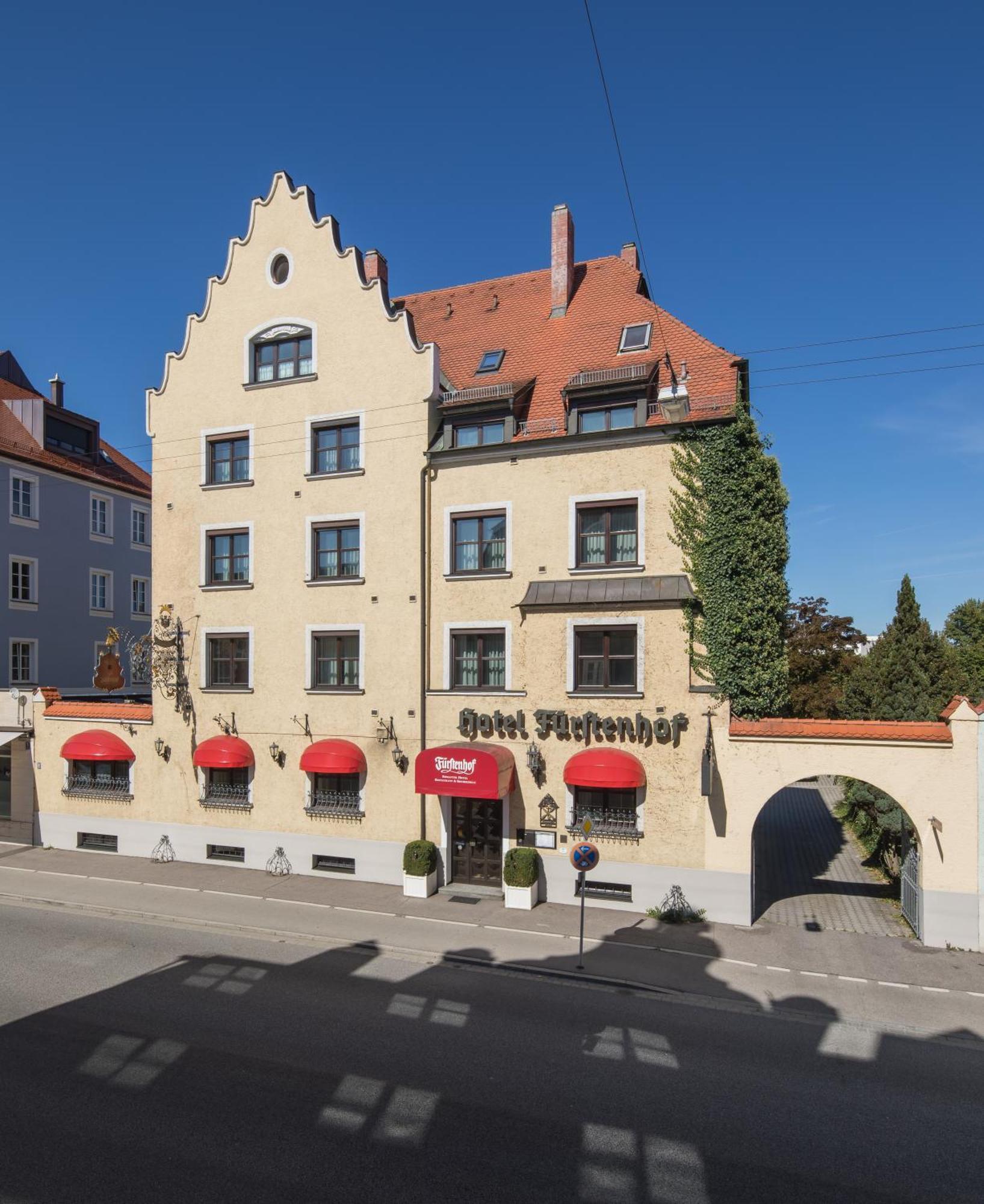 Simones Hotel Fuerstenhof 란츠후트 외부 사진
