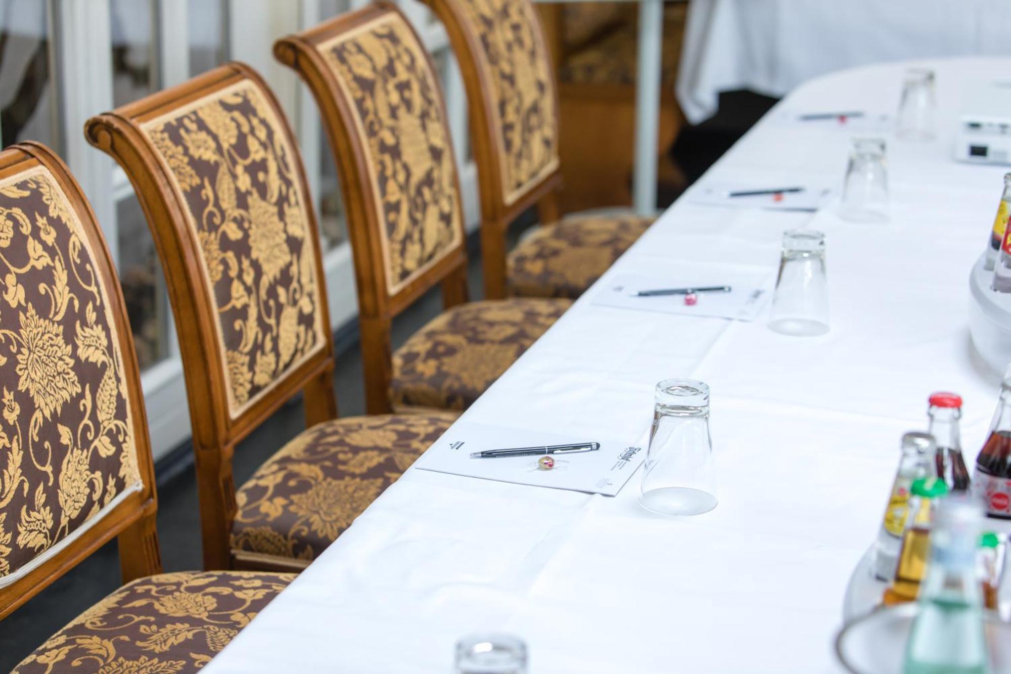 Simones Hotel Fuerstenhof 란츠후트 외부 사진