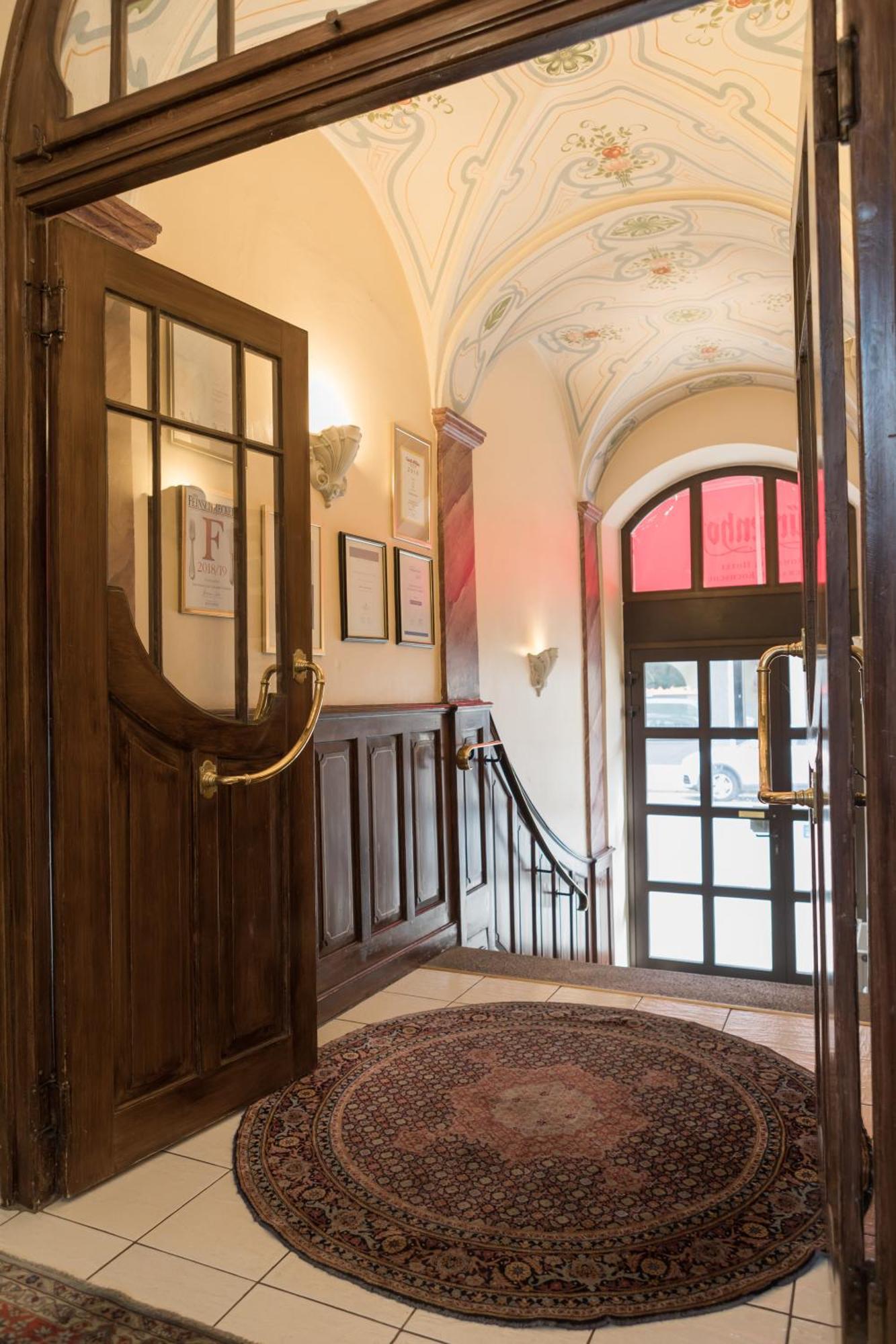 Simones Hotel Fuerstenhof 란츠후트 외부 사진