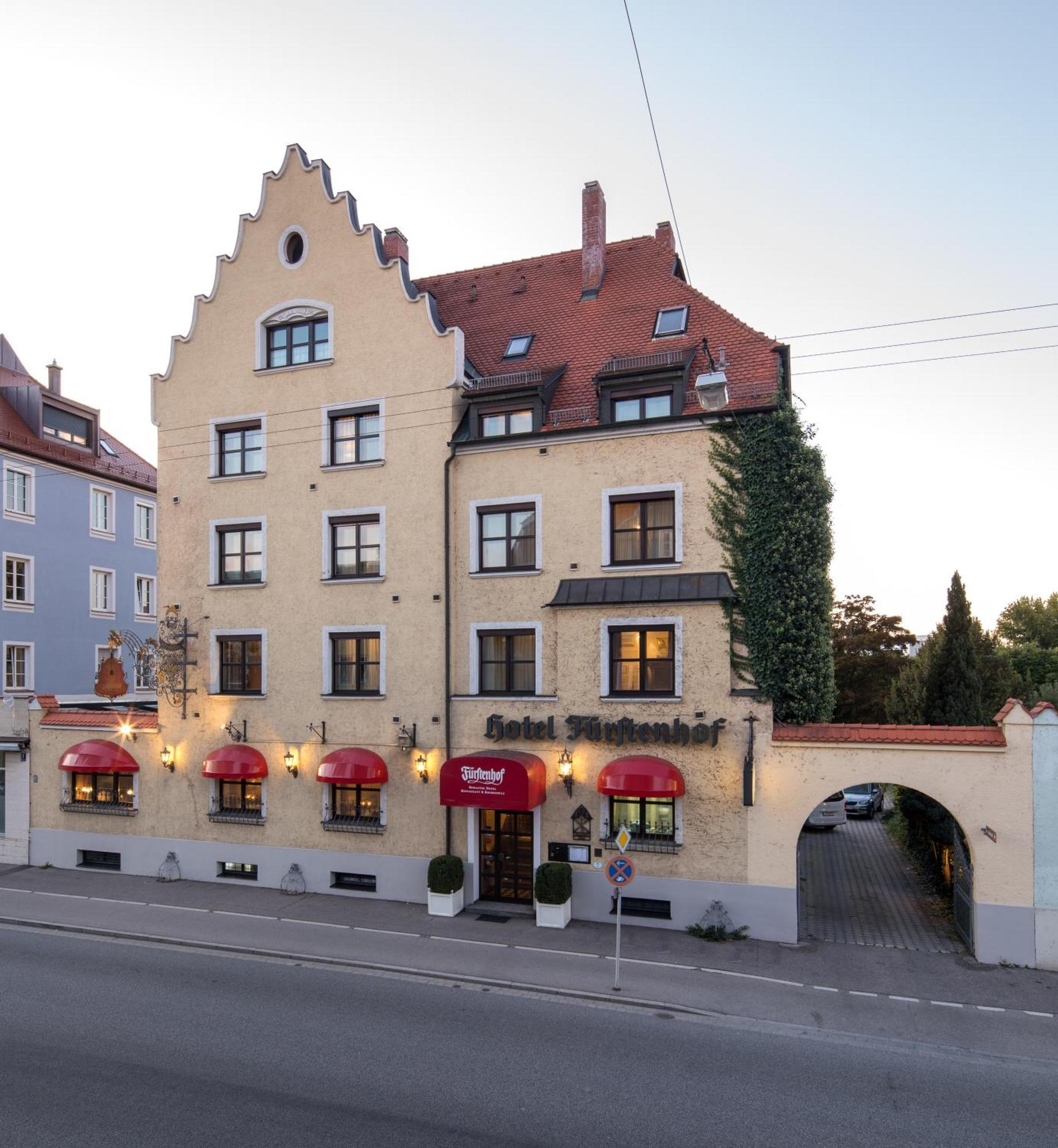 Simones Hotel Fuerstenhof 란츠후트 외부 사진
