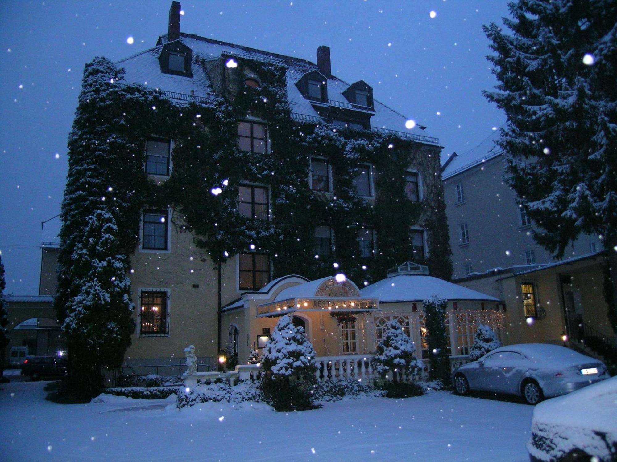 Simones Hotel Fuerstenhof 란츠후트 외부 사진