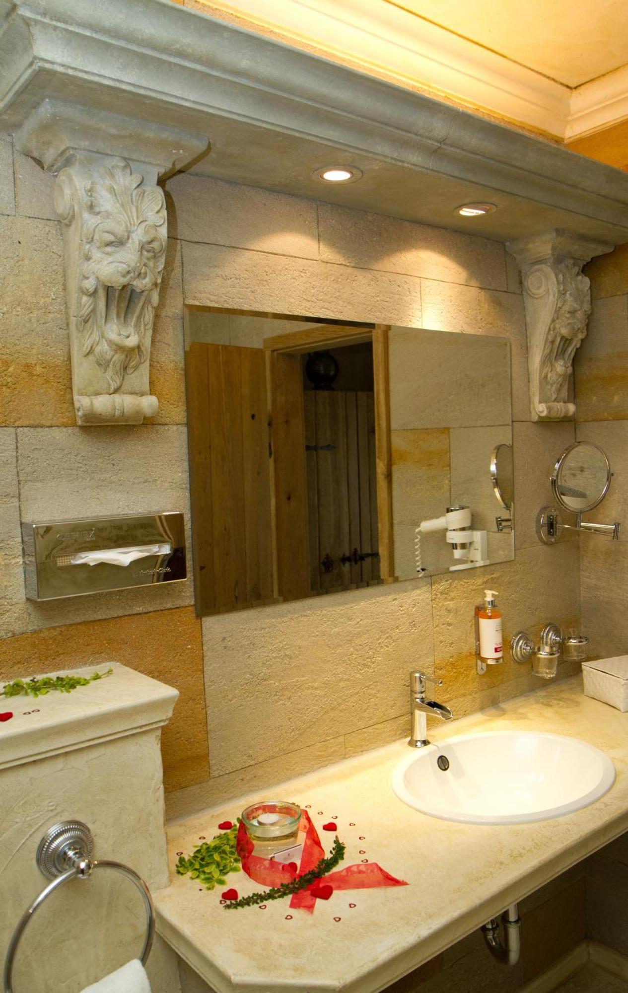 Simones Hotel Fuerstenhof 란츠후트 외부 사진