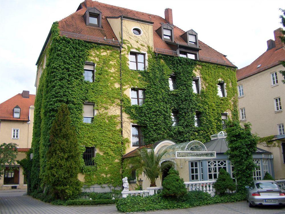 Simones Hotel Fuerstenhof 란츠후트 외부 사진