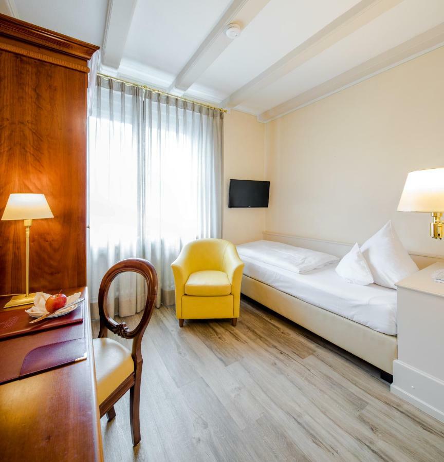 Simones Hotel Fuerstenhof 란츠후트 외부 사진